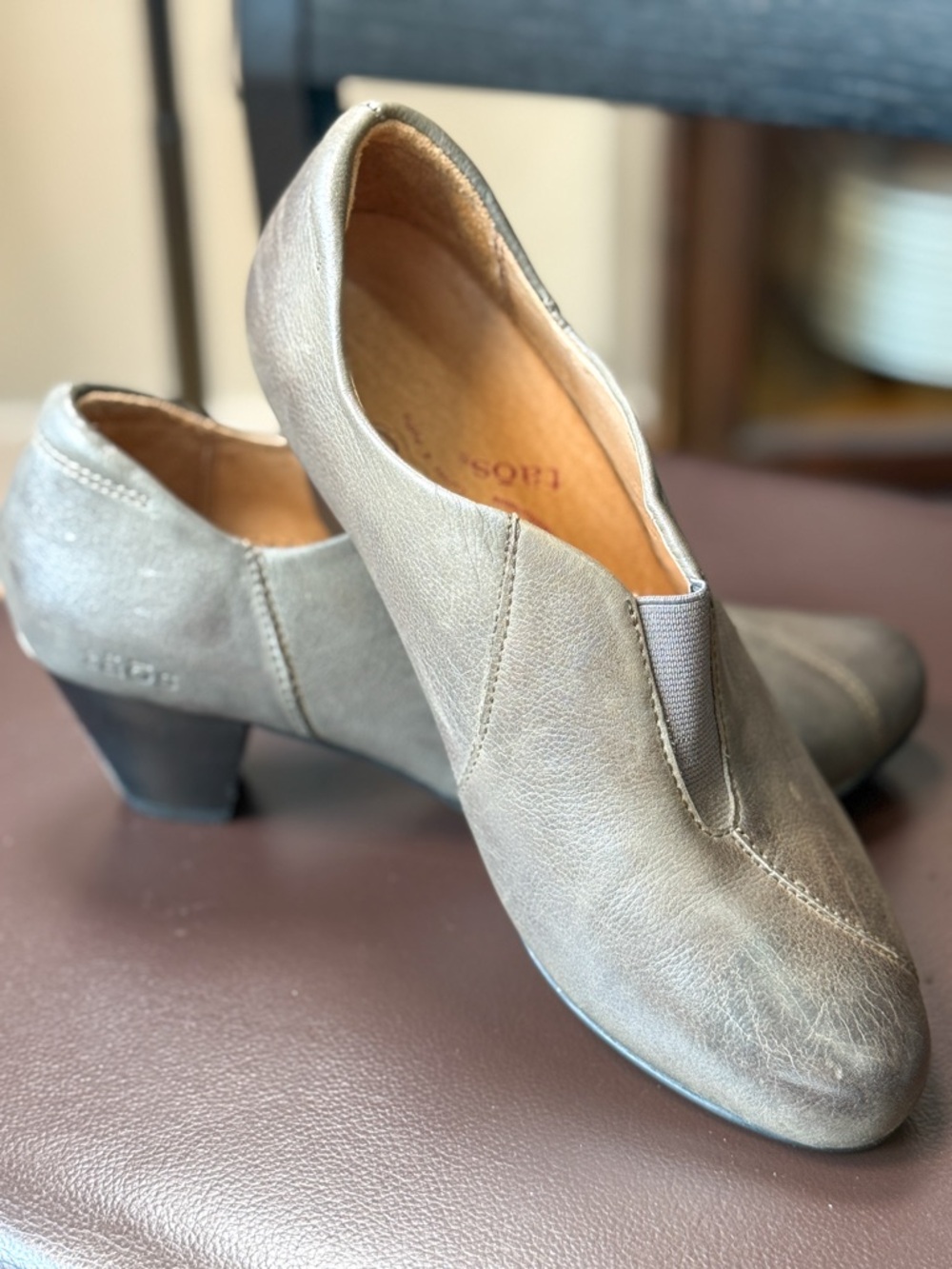 Taos Gorgeous Leather Slip-On Heels Gray Comfort Shoes Size 8
